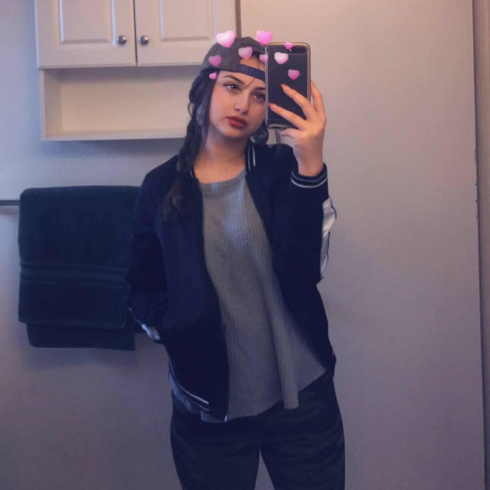 Meet your Posher, Cecelia